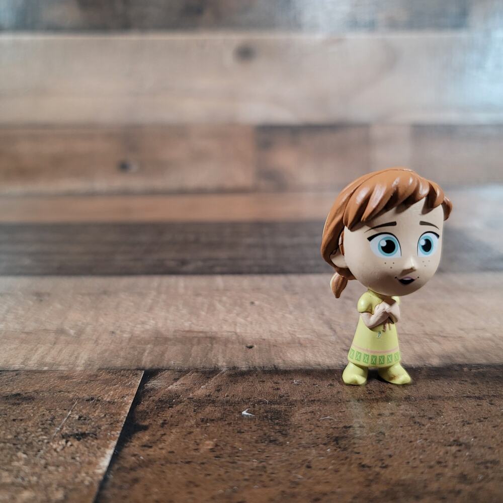Funko Mystery Mini Disneys Frozen Anna Young Vinyl Figure